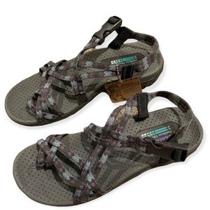 NWT Skechers Reggaes size 7 NWT